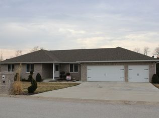 1304 Edinburgh Dr, Quincy, IL 62305