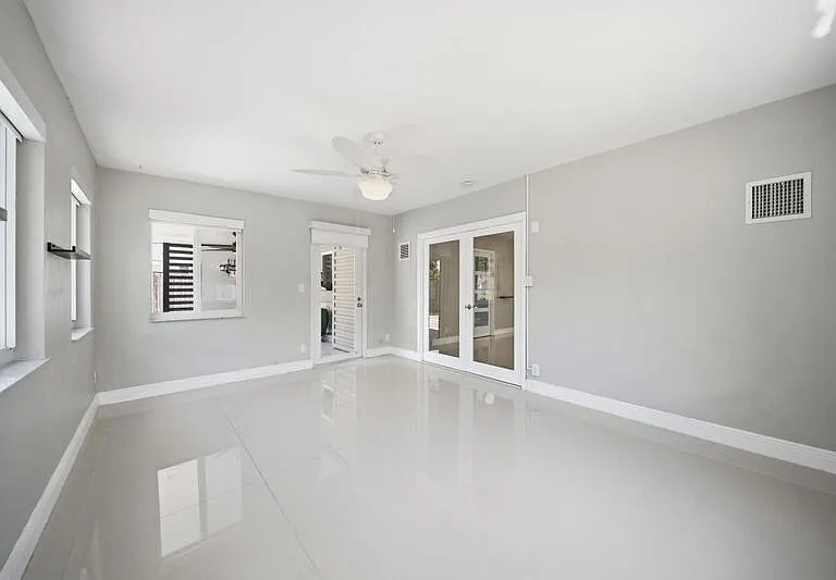 5031 NE 23rd Ter — Photo 11