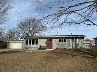 1916 Valley High Dr, Cedar Falls, IA 50613