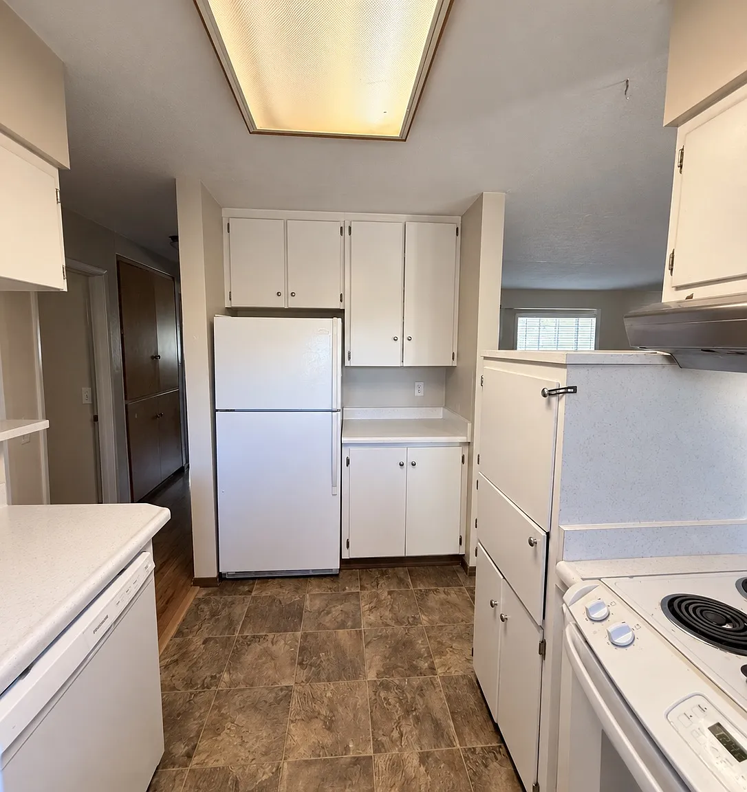 3 bed, 996 sqft, $1,850 — Photo 4