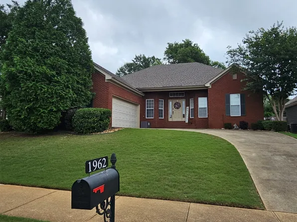 1962 Chancellor Ridge Rd, Prattville, AL 36066