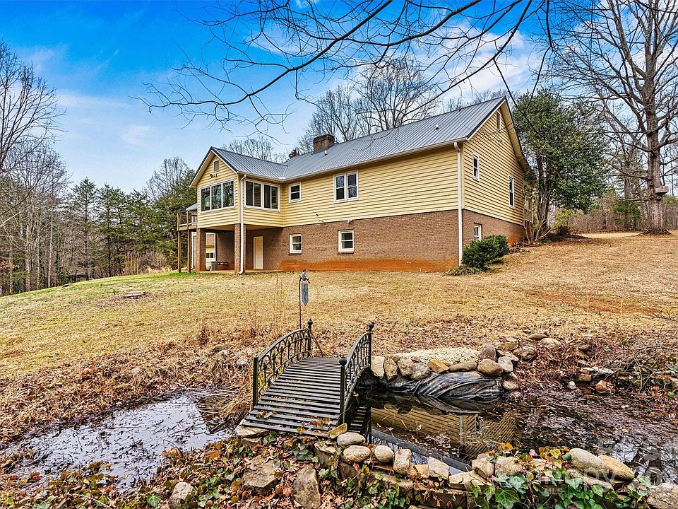 2nd image of 4096 Fairview Dr