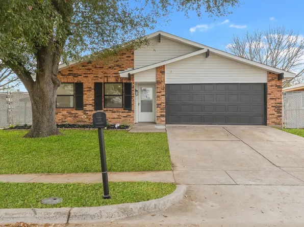 617 Parkvale Ln, Grand Prairie, TX 75052