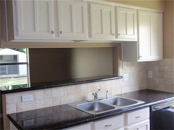 4th image of 3710 Maplewood Dr