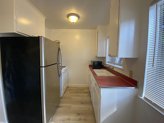 5th image of 556 El Camino Real APT 2