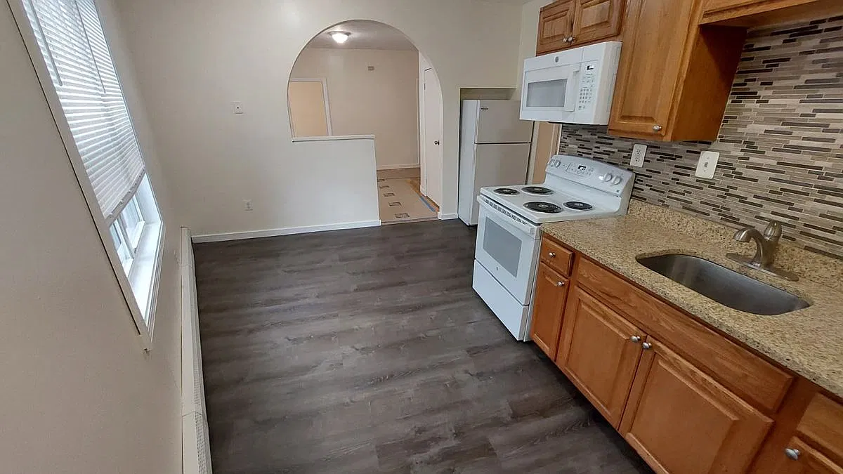 2 bed, 1.0 bath, 989 sqft, $2,800 — Photo 2