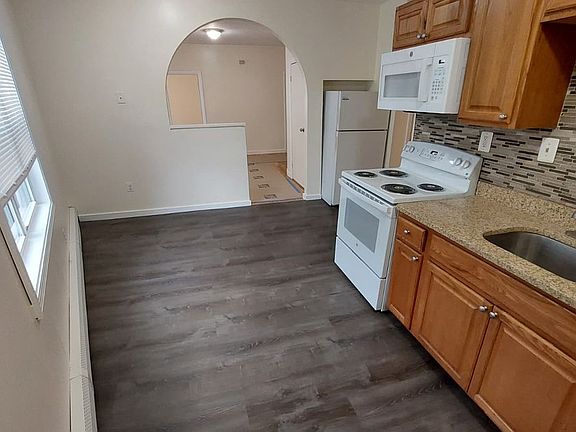 2nd image of 125 Rosseter St #2-R