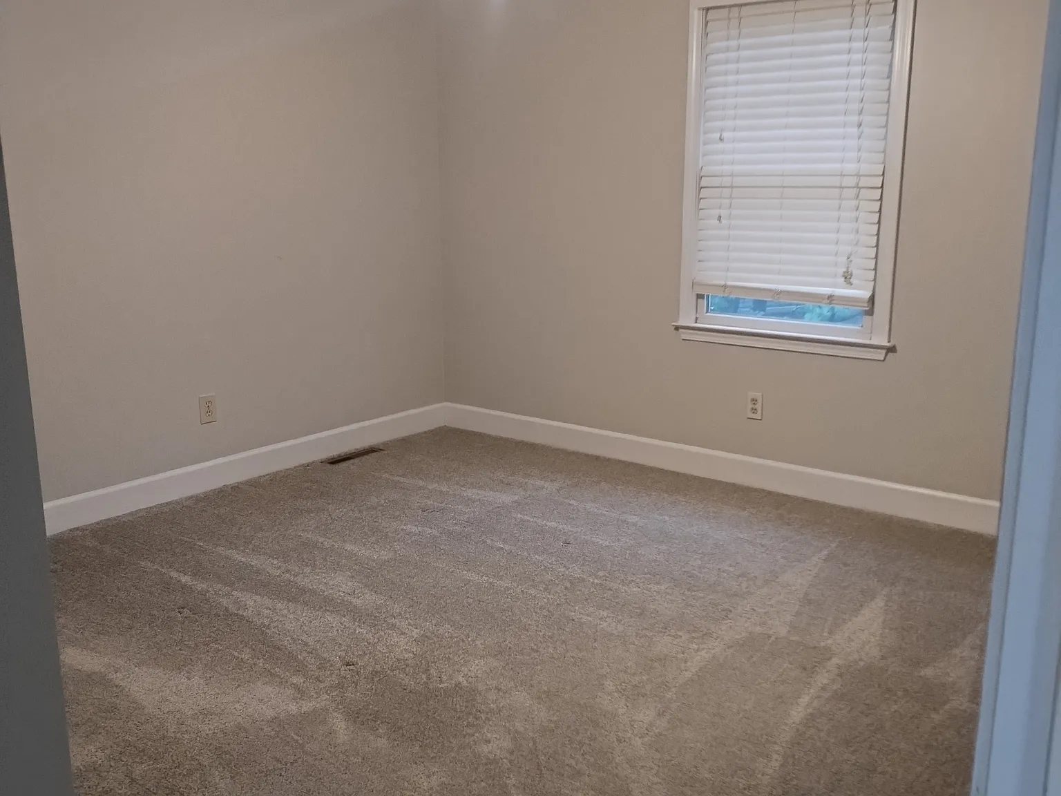 4 bed, 2.5 bath, 2680 sqft, $2,550 — Photo 4