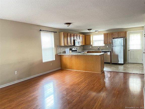 2nd image of 16 Larkspur Ln #16