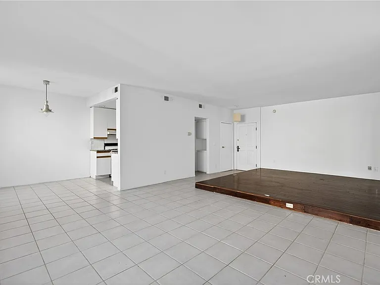 4441 Woodman Ave #111 — Photo 9