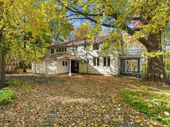 32 Ryeburn Dr, Ottawa, ON K1V 1H6