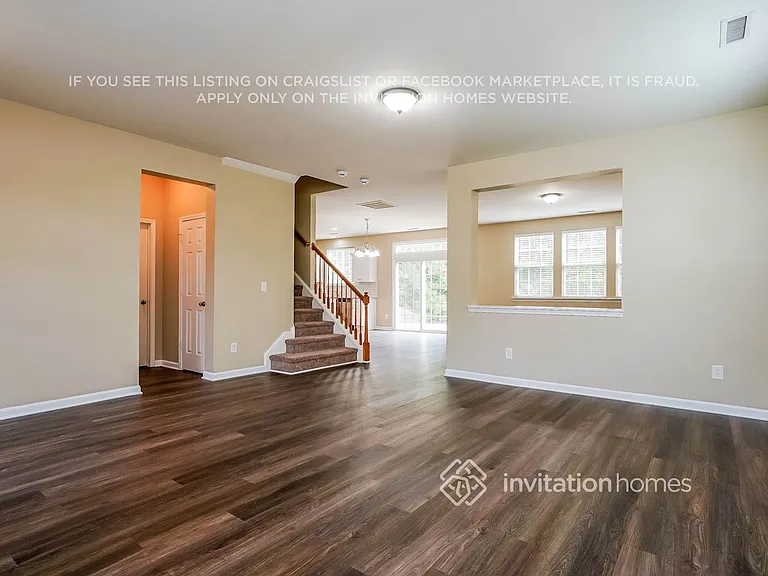 621 Ashburn Ln — Photo 9