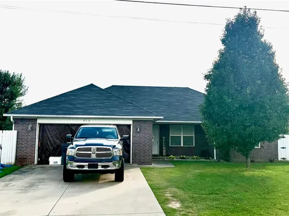 912 S Pittsburg Ave, Russellville, AR 72802