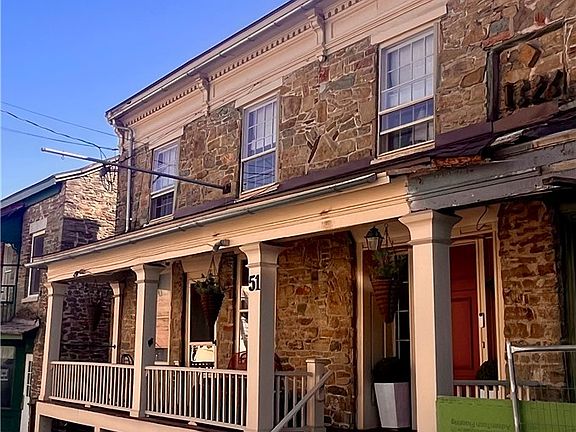 3rd image of 51 Pioneer St