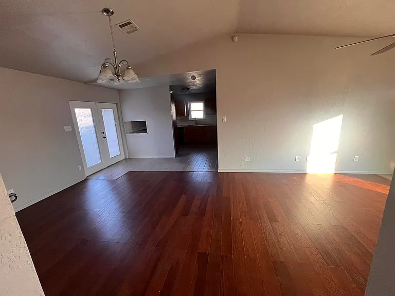 3424 NE Pioneer Blvd — Photo 6