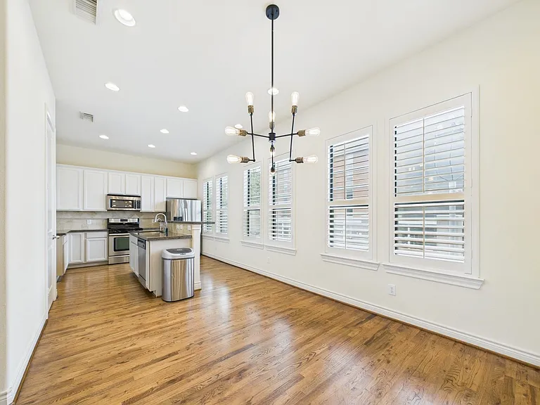 11025 Sherwood Grv — Photo 21