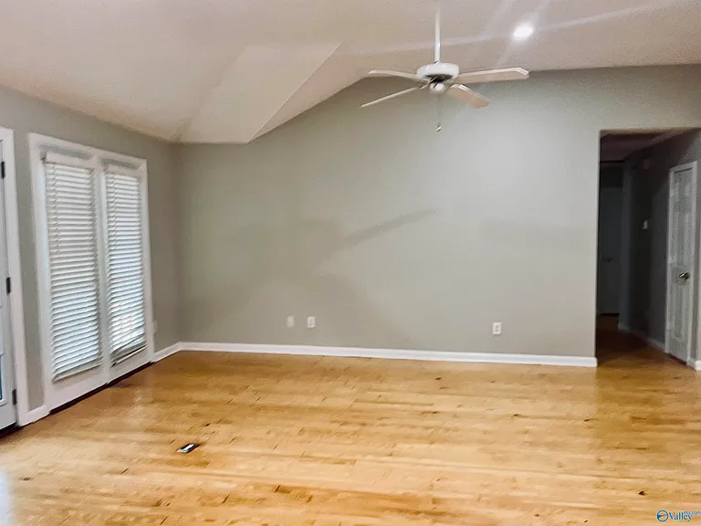 232 Mountain Creek Dr — Photo 2