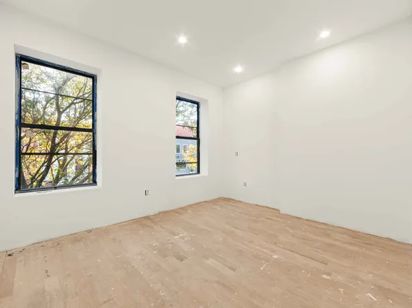 913 Lafayette Avenue image 9 of 17