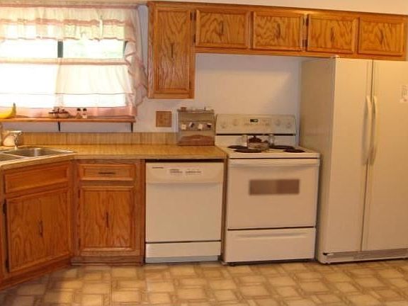 3rd image of 464 S Meadow Ct