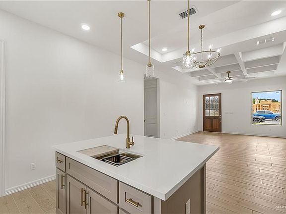4th image of 410 Liza St