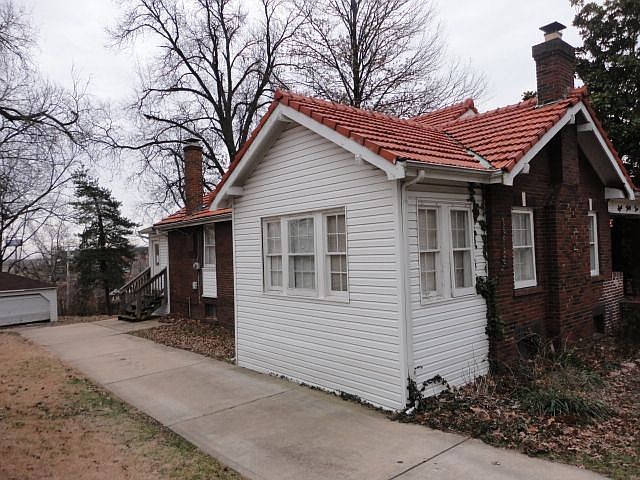 2nd image of 832 Country Club Dr