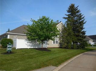 8212 Cyrus Ln, Northfield, OH