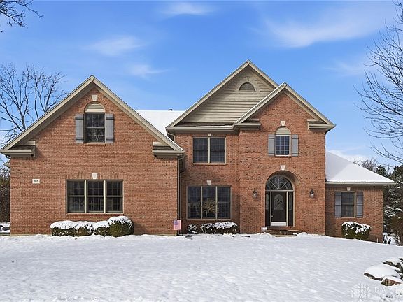 3rd image of 82 Countryside Dr N