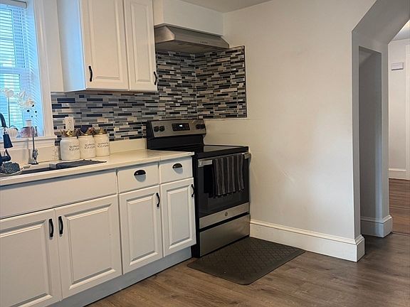 2nd image of 70 Robinson St