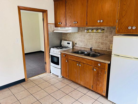 5th image of 834 Allen Ave APT 4