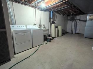 8170 Casa Mia Dr, White Lake, MI 48386