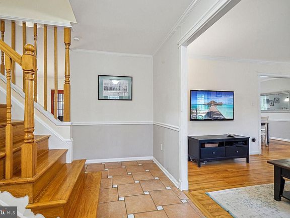 5th image of 826 Fordham St