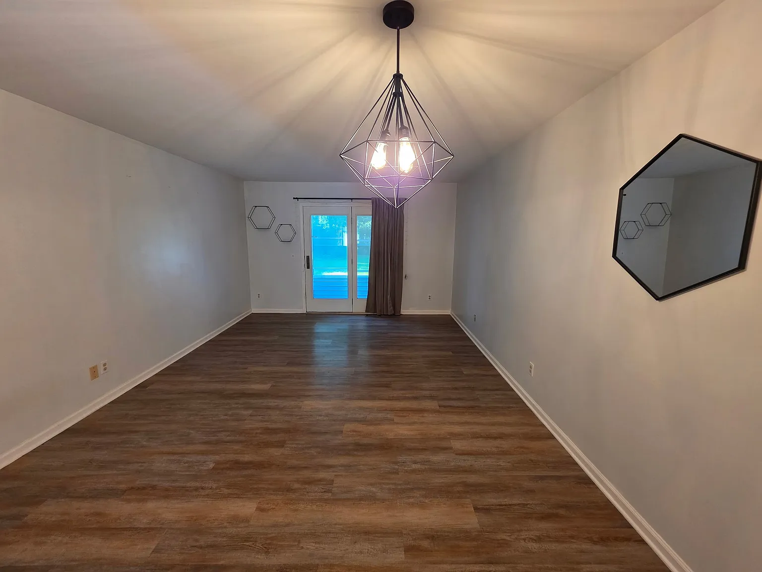 2 bed, 900 sqft, $1,500 — Photo 4