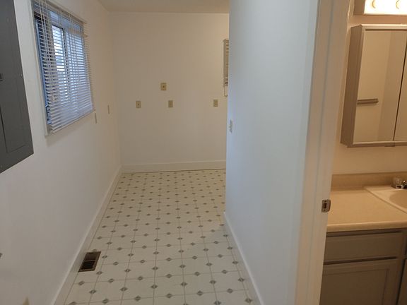 5th image of 324 South Ave E