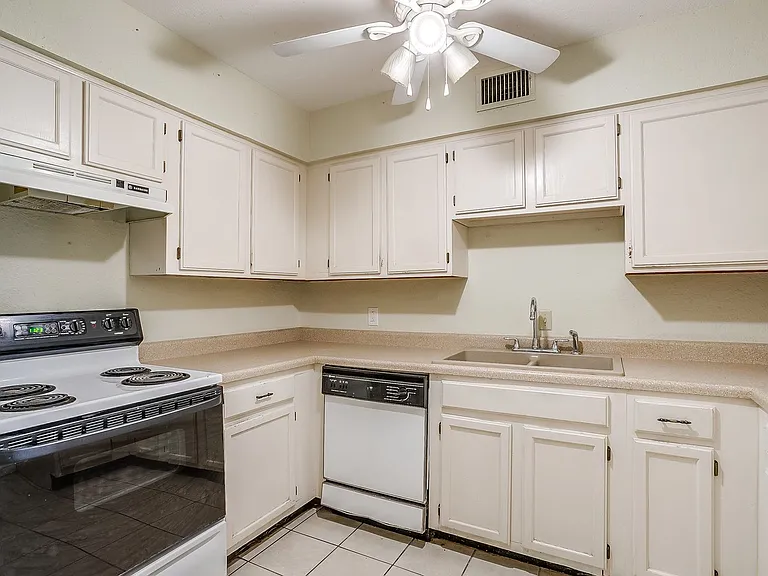 127 Allencrest Dr — Photo 16