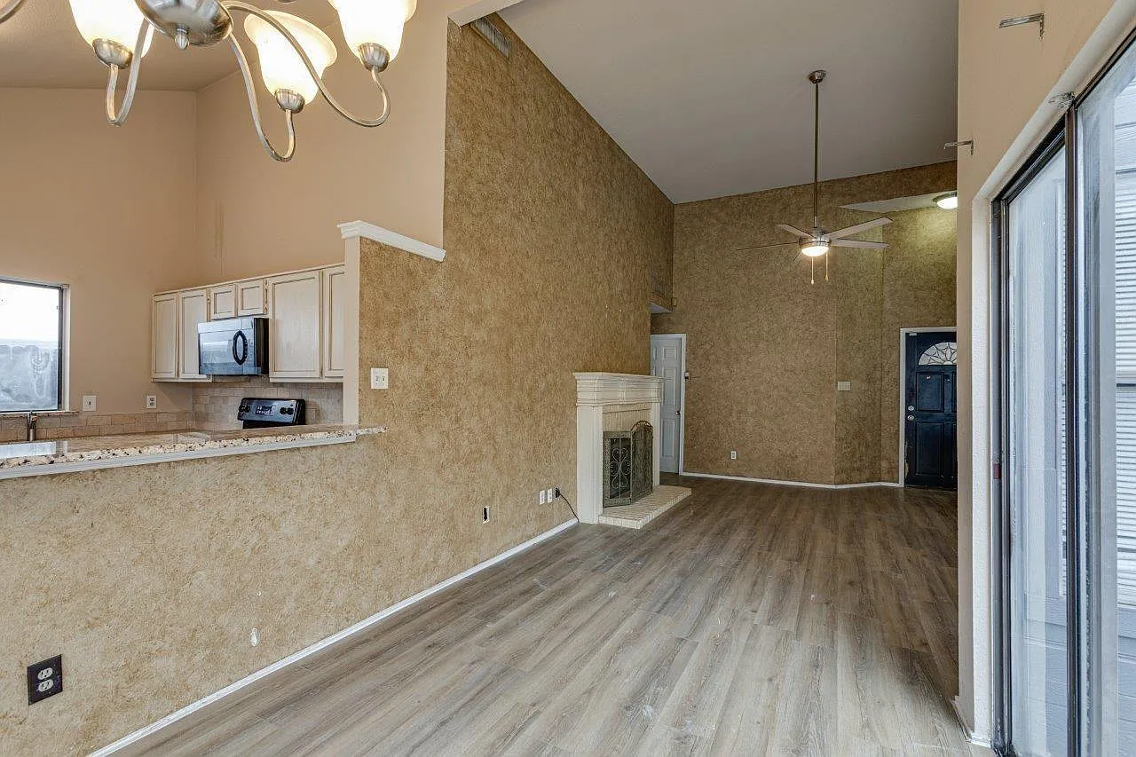 2 bed, 958 sqft, $1,550 — Photo 2