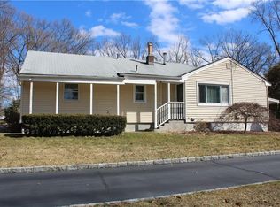 29 Johnsons Ln, New City, NY 10956