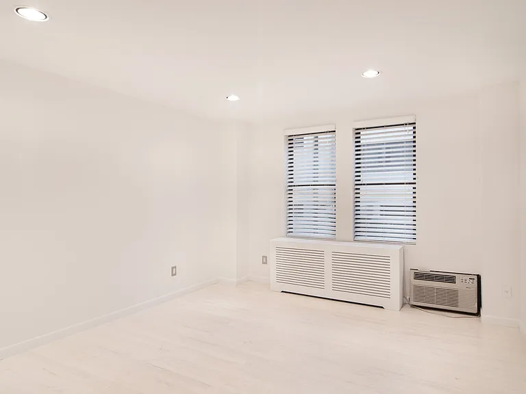 150 W 58th St #5C — Photo 9