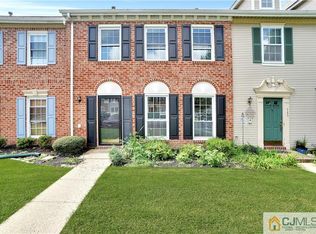 368 Hadleigh Ln, North Brunswick, NJ 08902