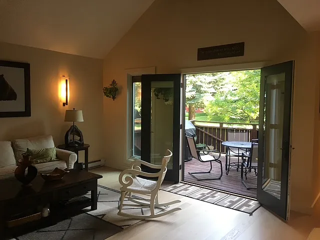 3 bed, 1120 sqft, $5,200 — Photo 2