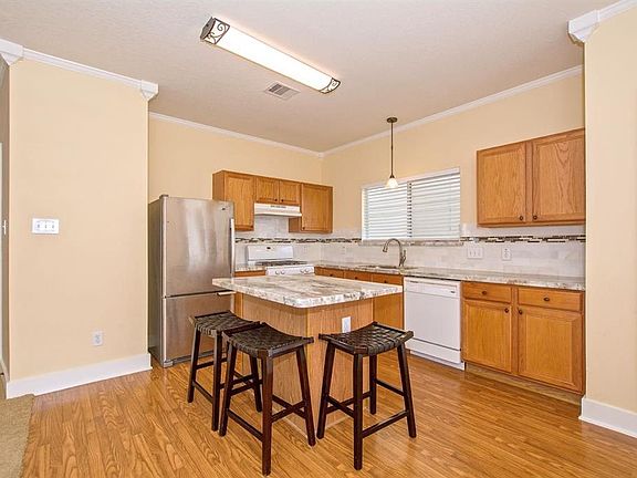 3rd image of 26888 Manor Crest Ct