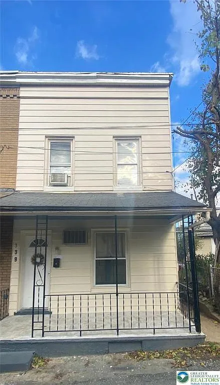 339 E Howe St photo 1