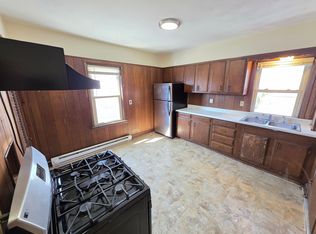  177 Oriole Ave 2ndFlr 2B/1B Carpet SSAppliances PetsOK DblParlor, Pawtucket, RI 02860