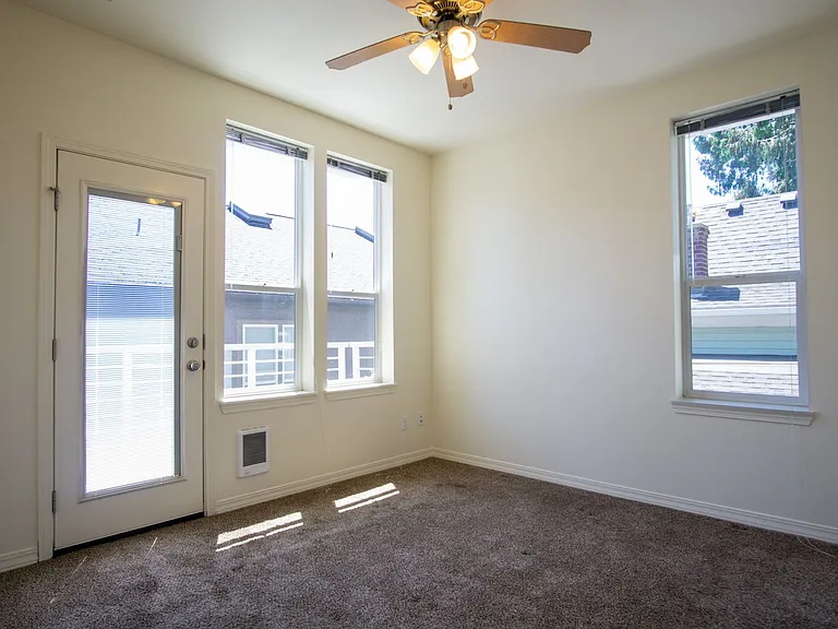 610 SE Spokane St #11 — Photo 9