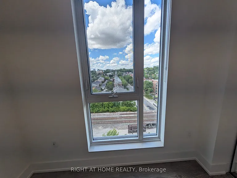 858 Dupont St #824 — Photo 10