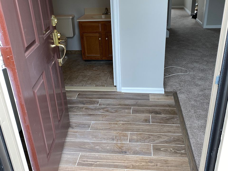 Front foyer w/ powder room