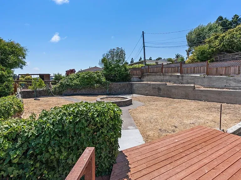 1923 Thompson Ln — Photo 29