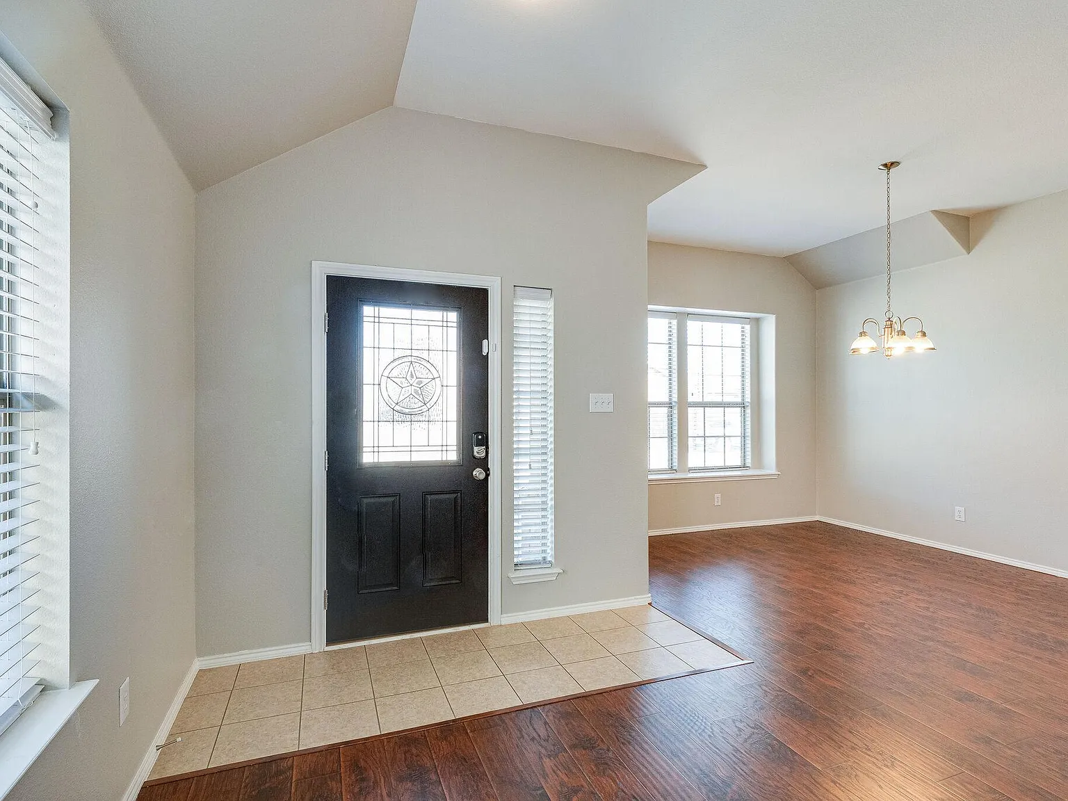 3 bed, 2110 sqft, $2,690 — Photo 4