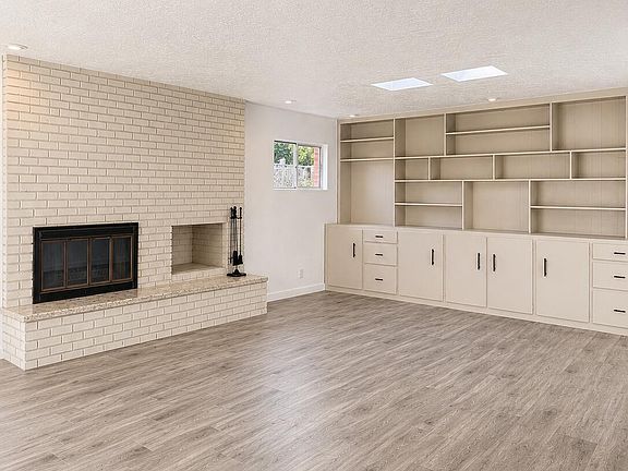 3rd image of 10305 Alcan St