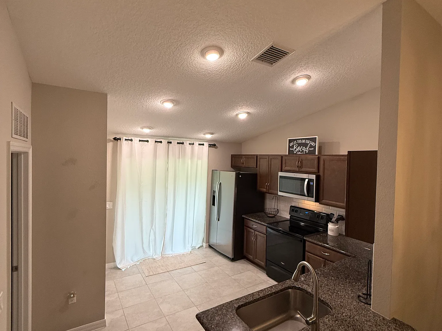 14 Farraday Ln — Photo 3