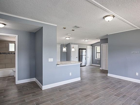 4th image of 2100 Lake Dr